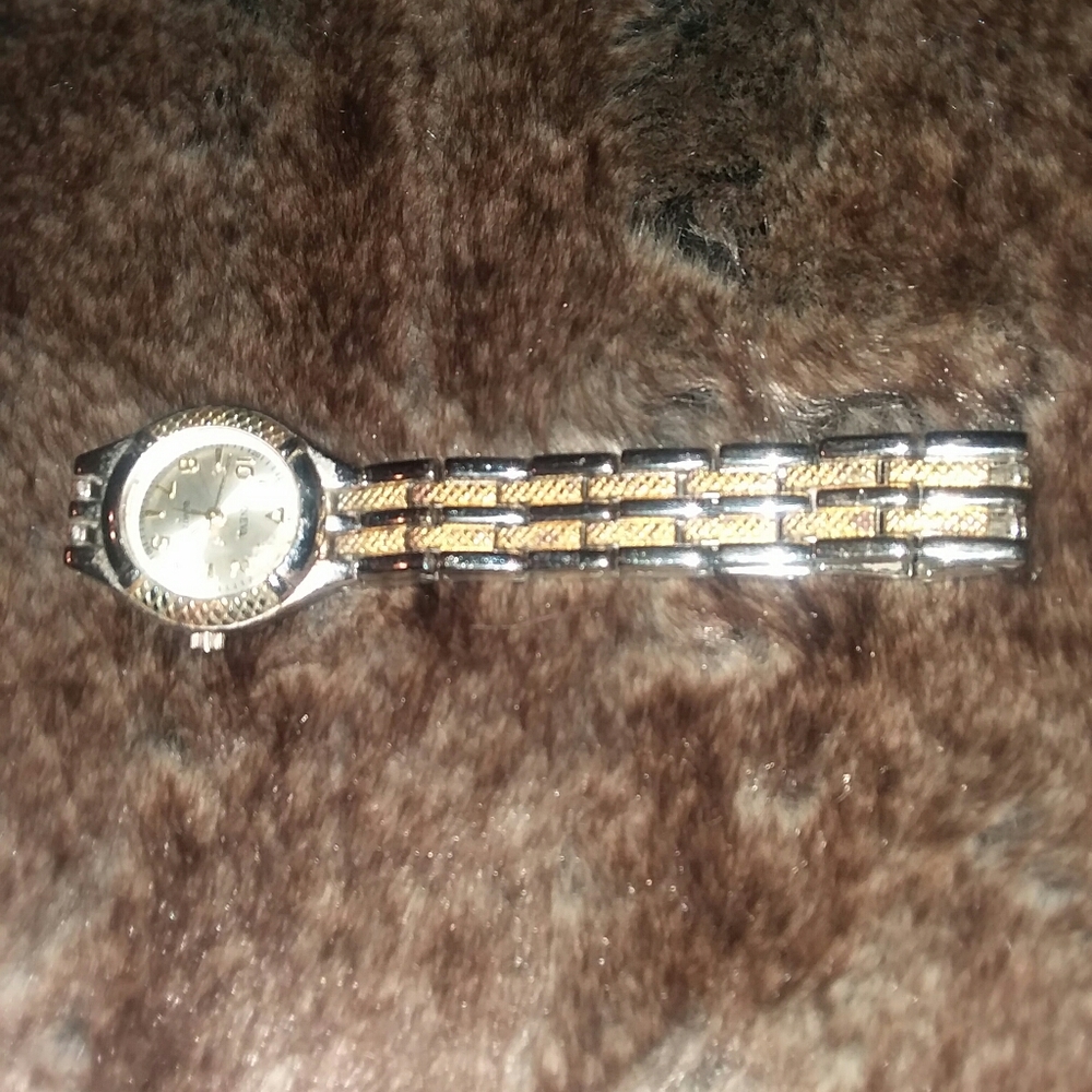 Geneva quartz gold and silver watch